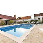 House Tre Venti With Pool Vakantiehuis