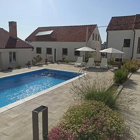 House Tre Venti With Pool