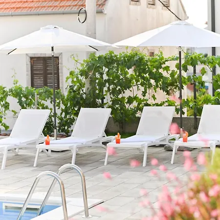 House Tre Venti With Pool